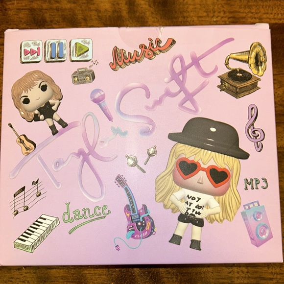 Four Taylor Swift Pop Art Keychains in box - Picture 2 of 7